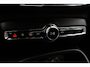 Volvo XC40 B4 Plus Dark | Trekhaak | Verwarmbare voorstoelen en stuurwiel | 4 seizoenen banden | Premium audio by Harman Kardon | Adaptieve cruise control | Verwarmbare voorruit | Keyless | Elektrische achterklep | Apple carplay/Android auto