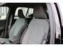 Volvo XC40 B4 Plus Dark | Trekhaak | Verwarmbare voorstoelen en stuurwiel | 4 seizoenen banden | Premium audio by Harman Kardon | Adaptieve cruise control | Verwarmbare voorruit | Keyless | Elektrische achterklep | Apple carplay/Android auto