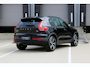 Volvo XC40 B4 Plus Dark | Trekhaak | Verwarmbare voorstoelen en stuurwiel | 4 seizoenen banden | Premium audio by Harman Kardon | Adaptieve cruise control | Verwarmbare voorruit | Keyless | Elektrische achterklep | Apple carplay/Android auto