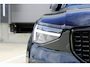 Volvo XC40 B4 Plus Dark | Trekhaak | Verwarmbare voorstoelen en stuurwiel | 4 seizoenen banden | Premium audio by Harman Kardon | Adaptieve cruise control | Verwarmbare voorruit | Keyless | Elektrische achterklep | Apple carplay/Android auto