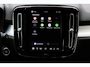 Volvo XC40 B4 Plus Dark | Trekhaak | Verwarmbare voorstoelen en stuurwiel | 4 seizoenen banden | Premium audio by Harman Kardon | Adaptieve cruise control | Verwarmbare voorruit | Keyless | Elektrische achterklep | Apple carplay/Android auto