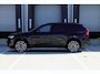 Volvo XC90 T8 Plug-in hybrid Ultra Black Edition | 22" Lichtmetalen Wielen | Bowers & Wilkins Premium Audio | Luchtvering | Geventileerde Voorstoelen met Massage | Extra Getint Glas | Google Infotainment | Nappa Lederen bekleding