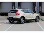 Volvo XC40 B4 Plus Dark | Panoramadak | Trekhaak | Verwarmbare voorstoelen en stuurwiel | Premium audio by Harman Kardon | Adaptieve cruise control