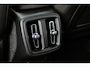 Volvo XC40 B4 Plus Dark | Panoramadak | Trekhaak | Verwarmbare voorstoelen en stuurwiel | Premium audio by Harman Kardon | Adaptieve cruise control