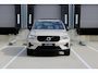 Volvo XC40 B4 Plus Dark | Panoramadak | Trekhaak | Verwarmbare voorstoelen en stuurwiel | Premium audio by Harman Kardon | Adaptieve cruise control
