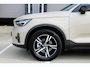 Volvo XC40 B4 Plus Dark | Panoramadak | Trekhaak | Verwarmbare voorstoelen en stuurwiel | Premium audio by Harman Kardon | Adaptieve cruise control
