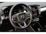 Volvo XC40 B4 Plus Dark | Panoramadak | Trekhaak | Verwarmbare voorstoelen en stuurwiel | Premium audio by Harman Kardon | Adaptieve cruise control