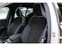 Volvo XC40 B4 Plus Dark | Panoramadak | Trekhaak | Verwarmbare voorstoelen en stuurwiel | Premium audio by Harman Kardon | Adaptieve cruise control