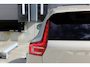 Volvo XC40 B4 Plus Dark | Panoramadak | Trekhaak | Verwarmbare voorstoelen en stuurwiel | Premium audio by Harman Kardon | Adaptieve cruise control