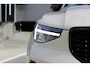 Volvo XC40 B4 Plus Dark | Panoramadak | Trekhaak | Verwarmbare voorstoelen en stuurwiel | Premium audio by Harman Kardon | Adaptieve cruise control