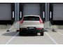 Volvo XC40 B4 Plus Dark | Panoramadak | Trekhaak | Verwarmbare voorstoelen en stuurwiel | Premium audio by Harman Kardon | Adaptieve cruise control