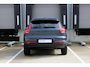 Volvo XC40 B4 Plus Black Edition | Verwarmbare voorstoelen | Verwarmbaar stuurwiel | Premium audio by Harman Kardon | Panoramadak | Rondom zichtcamera | Verwarmbare voorruit | 20 inch Lichtmetalen velgen | Alarmklasse 3
