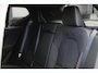 Volvo XC40 B4 Plus Black Edition | Verwarmbare voorstoelen | Verwarmbaar stuurwiel | Premium audio by Harman Kardon | Panoramadak | Rondom zichtcamera | Verwarmbare voorruit | 20 inch Lichtmetalen velgen | Alarmklasse 3