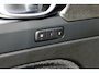 Volvo XC40 B4 Plus Black Edition | Verwarmbare voorstoelen | Verwarmbaar stuurwiel | Premium audio by Harman Kardon | Panoramadak | Rondom zichtcamera | Verwarmbare voorruit | 20 inch Lichtmetalen velgen | Alarmklasse 3