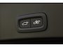 Volvo XC40 B4 Plus Black Edition | Verwarmbare voorstoelen | Verwarmbaar stuurwiel | Premium audio by Harman Kardon | Panoramadak | Rondom zichtcamera | Verwarmbare voorruit | 20 inch Lichtmetalen velgen | Alarmklasse 3