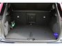 Volvo XC40 B4 Plus Black Edition | Verwarmbare voorstoelen | Verwarmbaar stuurwiel | Premium audio by Harman Kardon | Panoramadak | Rondom zichtcamera | Verwarmbare voorruit | 20 inch Lichtmetalen velgen | Alarmklasse 3