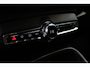 Volvo XC40 B4 Plus Black Edition | Verwarmbare voorstoelen | Verwarmbaar stuurwiel | Premium audio by Harman Kardon | Panoramadak | Rondom zichtcamera | Verwarmbare voorruit | 20 inch Lichtmetalen velgen | Alarmklasse 3