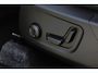 Volvo XC40 B4 Plus Black Edition | Verwarmbare voorstoelen | Verwarmbaar stuurwiel | Premium audio by Harman Kardon | Panoramadak | Rondom zichtcamera | Verwarmbare voorruit | 20 inch Lichtmetalen velgen | Alarmklasse 3