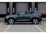 Volvo XC40 B4 Plus Dark | DEMO DEAL | Panoramadak | Elektrisch Verstelbare Voorstoelen | Getint Glas Achter | Keyless | Elektrische Achterklep | Premium audio by Harman Kardon | Stoelverwarming | Stuurverwarming | Volvo UX Infotainment | Adaptieve Cruise Control | Pilot Assist | BLIS