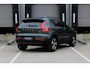 Volvo XC40 B4 Plus Dark | DEMO DEAL | Panoramadak | Elektrisch Verstelbare Voorstoelen | Getint Glas Achter | Keyless | Elektrische Achterklep | Premium audio by Harman Kardon | Stoelverwarming | Stuurverwarming | Volvo UX Infotainment | Adaptieve Cruise Control | Pilot Assist | BLIS