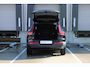 Volvo XC40 B4 Automaat Plus Black Edition | Demo Deal | Verwarmbare voorstoelen | Verwarmbaar stuurwiel | Premium audio by Harman Kardon | Verwarmbaar voorruit | Panoramadak | Rondom zichtcamera | 20 inch Lichtmetalen velgen | Alarmklasse 3
