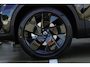 Volvo XC40 B4 Automaat Plus Black Edition | Demo Deal | Verwarmbare voorstoelen | Verwarmbaar stuurwiel | Premium audio by Harman Kardon | Verwarmbaar voorruit | Panoramadak | Rondom zichtcamera | 20 inch Lichtmetalen velgen | Alarmklasse 3