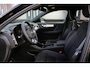 Volvo XC40 B4 Automaat Plus Black Edition | Demo Deal | Verwarmbare voorstoelen | Verwarmbaar stuurwiel | Premium audio by Harman Kardon | Verwarmbaar voorruit | Panoramadak | Rondom zichtcamera | 20 inch Lichtmetalen velgen | Alarmklasse 3