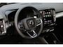 Volvo XC40 B4 Automaat Plus Black Edition | Demo Deal | Verwarmbare voorstoelen | Verwarmbaar stuurwiel | Premium audio by Harman Kardon | Verwarmbaar voorruit | Panoramadak | Rondom zichtcamera | 20 inch Lichtmetalen velgen | Alarmklasse 3
