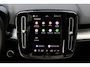 Volvo XC40 B4 Automaat Plus Black Edition | Demo Deal | Verwarmbare voorstoelen | Verwarmbaar stuurwiel | Premium audio by Harman Kardon | Verwarmbaar voorruit | Panoramadak | Rondom zichtcamera | 20 inch Lichtmetalen velgen | Alarmklasse 3