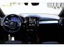Volvo XC40 B4 Plus Dark | Trekhaak | Verwarmbare voorstoelen en stuurwiel | Premium audio by Harman Kardon | Adaptieve cruise control |