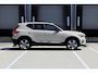 Volvo XC40 B4 Plus Dark | Trekhaak | Verwarmbare voorstoelen en stuurwiel | Premium audio by Harman Kardon | Adaptieve cruise control |