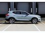 Volvo XC40 B4 Plus Dark | Trekhaak | Verwarmbare voorstoelen en stuurwiel | Premium audio by Harman Kardon | Adaptieve cruise control | Verwarmbare voorruit | Keyless | Elektrische achterklep | Apple carplay/Android auto