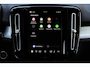 Volvo XC40 B4 Plus Dark | Trekhaak | Verwarmbare voorstoelen en stuurwiel | Premium audio by Harman Kardon | Adaptieve cruise control | Verwarmbare voorruit | Keyless | Elektrische achterklep | Apple carplay/Android auto