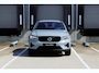 Volvo XC40 B4 Plus Dark | Trekhaak | Verwarmbare voorstoelen en stuurwiel | Premium audio by Harman Kardon | Adaptieve cruise control | Verwarmbare voorruit | Keyless | Elektrische achterklep | Apple carplay/Android auto