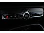 Volvo XC40 B4 Plus Dark | Trekhaak | Verwarmbare voorstoelen en stuurwiel | Premium audio by Harman Kardon | Adaptieve cruise control | Verwarmbare voorruit | Keyless | Elektrische achterklep | Apple carplay/Android auto