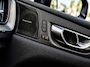 Volvo XC60 2.0 T6 Plug-in hybrid AWD Ultra Black Edition - R-Design l Pano l HUD l Memory