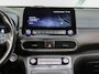 Hyundai Kona Limited 64kWh 201PK | 1ste eigenaar | ACCU 95% | LEER | AppleCarplay/AndroidAuto | Adaptief Cruise Control | Head-UP Display | Dodehoekdetectie | Camera | Stoel/Stuur/Achterbank verwarming | Stoelkoeling | AUTOMAAT | Isofix | Privacy Glass | Warmtepomp |