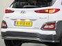 Hyundai Kona Limited 64kWh 201PK | 1ste eigenaar | ACCU 95% | LEER | AppleCarplay/AndroidAuto | Adaptief Cruise Control | Head-UP Display | Dodehoekdetectie | Camera | Stoel/Stuur/Achterbank verwarming | Stoelkoeling | AUTOMAAT | Isofix | Privacy Glass | Warmtepomp |