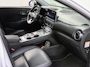 Hyundai Kona Limited 64kWh 201PK | 1ste eigenaar | ACCU 95% | LEER | AppleCarplay/AndroidAuto | Adaptief Cruise Control | Head-UP Display | Dodehoekdetectie | Camera | Stoel/Stuur/Achterbank verwarming | Stoelkoeling | AUTOMAAT | Isofix | Privacy Glass | Warmtepomp |
