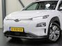 Hyundai Kona Limited 64kWh 201PK | 1ste eigenaar | ACCU 95% | LEER | AppleCarplay/AndroidAuto | Adaptief Cruise Control | Head-UP Display | Dodehoekdetectie | Camera | Stoel/Stuur/Achterbank verwarming | Stoelkoeling | AUTOMAAT | Isofix | Privacy Glass | Warmtepomp |
