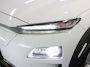 Hyundai Kona Limited 64kWh 201PK | 1ste eigenaar | ACCU 95% | LEER | AppleCarplay/AndroidAuto | Adaptief Cruise Control | Head-UP Display | Dodehoekdetectie | Camera | Stoel/Stuur/Achterbank verwarming | Stoelkoeling | AUTOMAAT | Isofix | Privacy Glass | Warmtepomp |