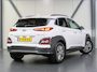 Hyundai Kona Limited 64kWh 201PK | 1ste eigenaar | ACCU 95% | LEER | AppleCarplay/AndroidAuto | Adaptief Cruise Control | Head-UP Display | Dodehoekdetectie | Camera | Stoel/Stuur/Achterbank verwarming | Stoelkoeling | AUTOMAAT | Isofix | Privacy Glass | Warmtepomp |