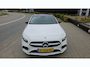 Mercedes-Benz A-klasse 180 Business Solution AMG | Stoel Verwarming | 18"LMV AMG | Extra Getint Glas | Cruise Control | PDC | LED dagrijverlichting | CAM |
