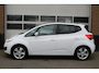 Kia Venga 1.4 CVVT trekhaak..clima. glazen schuifdak camera.cruise control. navigatie.half leder bekleding..