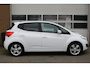 Kia Venga 1.4 CVVT trekhaak..clima. glazen schuifdak camera.cruise control. navigatie.half leder bekleding..