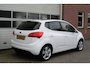 Kia Venga 1.4 CVVT trekhaak..clima. glazen schuifdak camera.cruise control. navigatie.half leder bekleding..