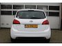 Kia Venga 1.4 CVVT trekhaak..clima. glazen schuifdak camera.cruise control. navigatie.half leder bekleding..