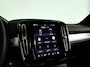 Volvo XC40 B4 Plus Dark | Parkeercamera | Harman Kardon | Stoel- en stuurverwarming | Trekhaak