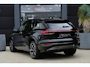 Audi Q6 e-tron S edition quattro 100 kWh | 428 PK | Panoramadak | Trekhaak | 360 camera | Audi Q6 e-tron S edition quattro met 428 PK en een volledig elektrische aandrijflijn met 100 kWh accupakket en quattro vierwielaandrijving, voorzien van een panoramadak met comfortabele rij e