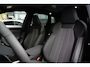 Audi Q6 e-tron S edition quattro 100 kWh | 428 PK | Panoramadak | Trekhaak | 360 camera | Audi Q6 e-tron S edition quattro met 428 PK en een volledig elektrische aandrijflijn met 100 kWh accupakket en quattro vierwielaandrijving, voorzien van een panoramadak met comfortabele rij e